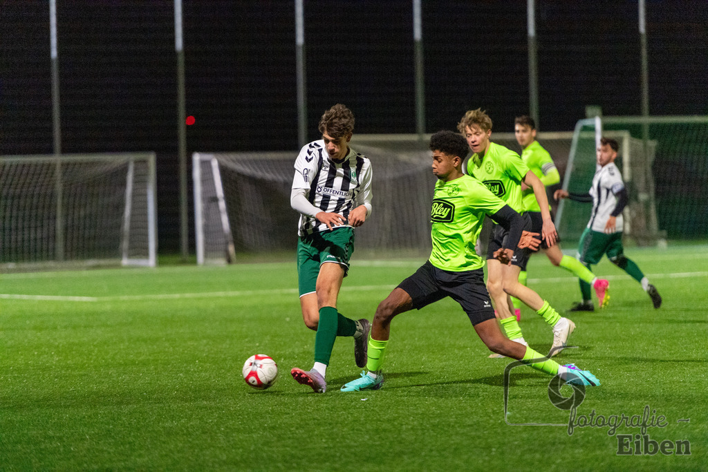 JFV Edewecht-VFL Oldenburg | A-Jugend Bezirkspokal; JFV Edewecht (grün)-VFL Oldenburg (weiß) am 27.02.2024; in Edewecht (Sportpark Göhlenweg), Photo: Philip Eiben 2024 - Realisiert mit Pictrs.com