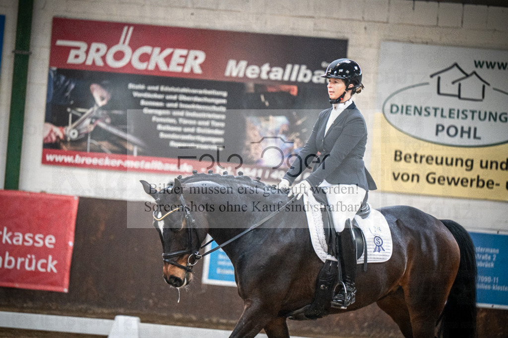 DOS_0339 | Entdecke hochwertige Reitturnierfotos von Foto Oger. Professionell, emotional und authentisch – jetzt Lieblingsmomente im Shop bestellen.Deutschlandweite Turnierfotografie. - Realisiert mit Pictrs.com