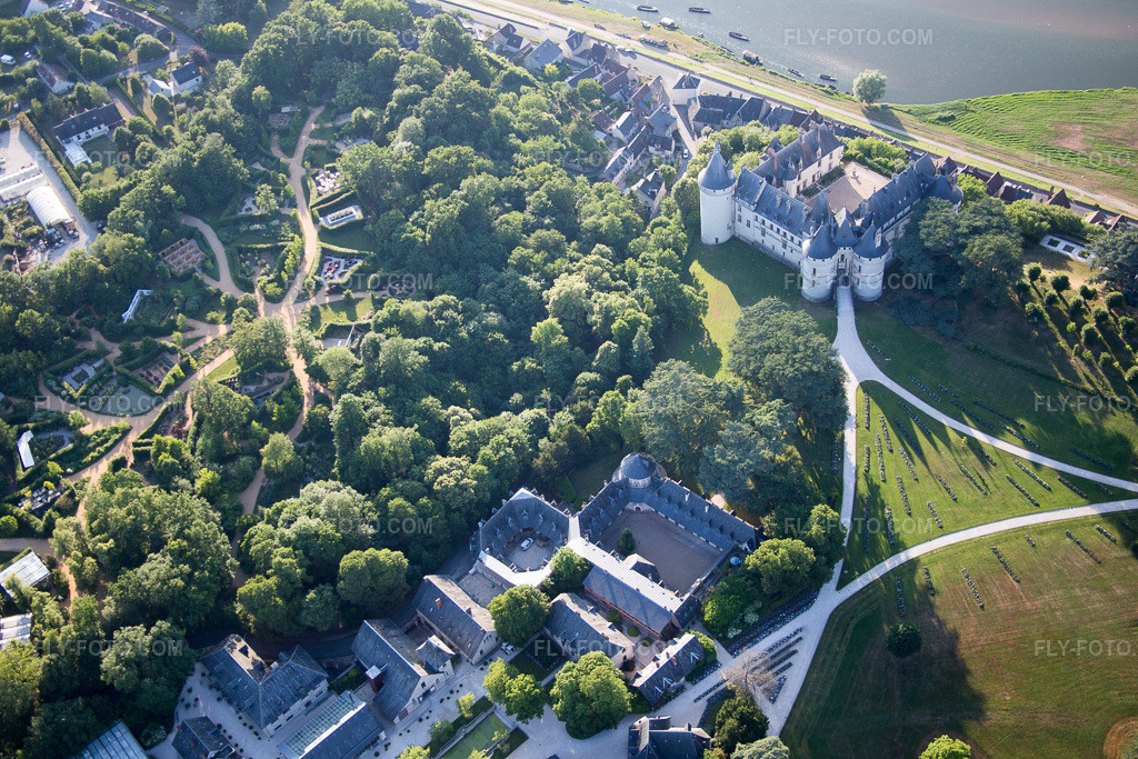 Aerial view: Chaumont Castle complex in Chaumont-sur-Loire in the state Loir et Cher, France. – Photo: IMG_081228.jpg taken on 06/19/2015 by Werner Riehm/FLY-FOTO.com – Resolution of the original: 5472 x 3648 px