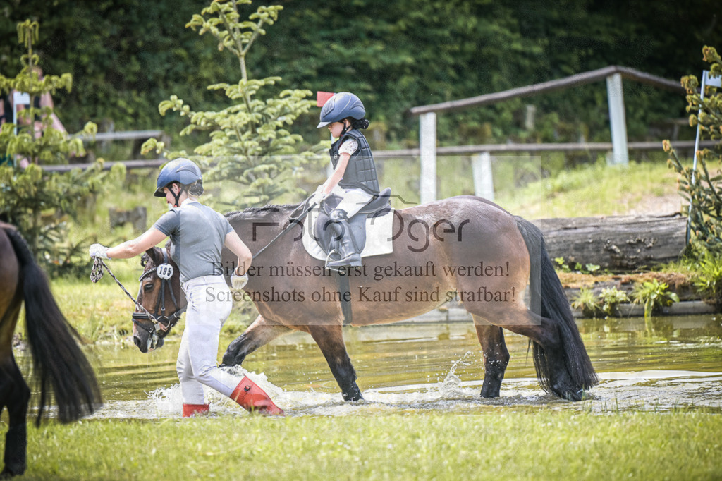 DOS_5271 | Entdecke hochwertige Reitturnierfotos von Foto Oger. Professionell, emotional und authentisch – jetzt Lieblingsmomente im Shop bestellen.Deutschlandweite Turnierfotografie. - Realisiert mit Pictrs.com