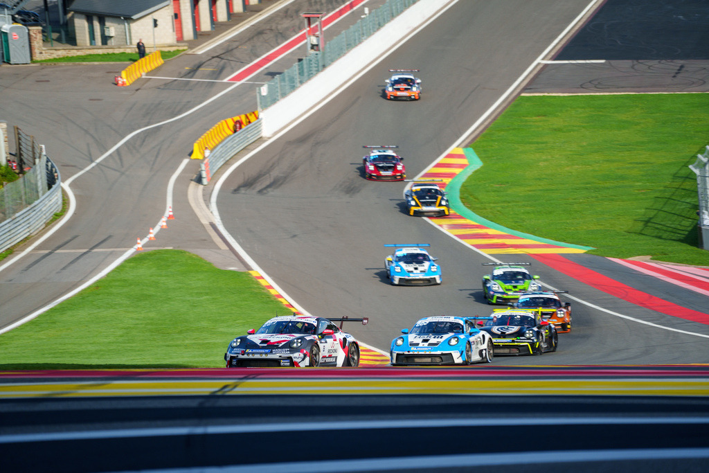 Michelin Porsche 992 Endurance Cup | 07.09.2024 Michelin Porsche 992 Endurance Cup, Circuit de Spa-Francochamps,Belgien, Bild: Start des Michelin Porsche 992 Cup Endurance Rennen, 12h lang kämpfen die Fahrer um ihre Positionen - Realisiert mit Pictrs.com