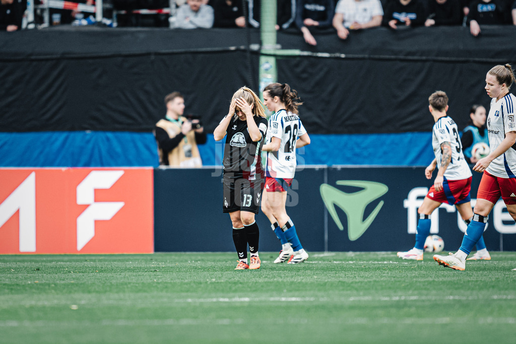 Fußball | Frauen | Saison 2024/2025  | DFB-Pokal der Frauen | Halbfinale | Hamburger SV vs. Werder Bremen | 23.03.2025 | Ricarda Walkling (#13, Werder Bremen) ärgert sich
