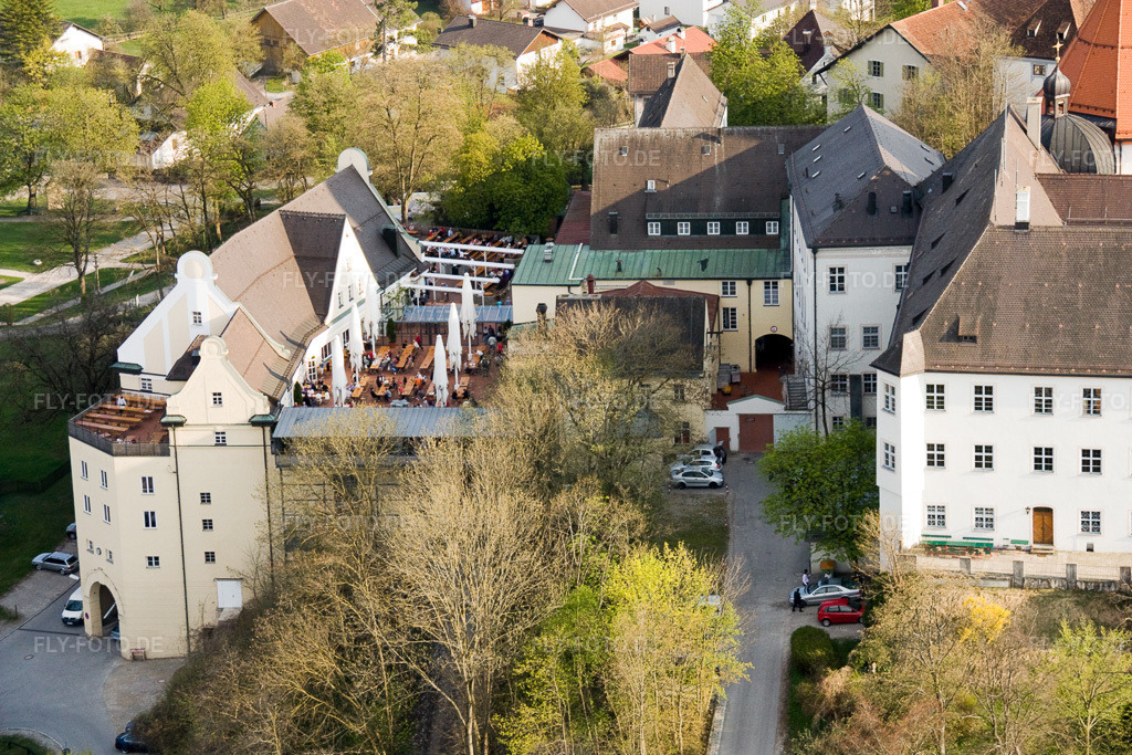 Luftbild: Andechs, Kloster-Brauerei in Andechs im Bundesland Bayern in Deutschland. – Foto: IMG_17905.jpg vom 15.04.2009 durch Werner Riehm/FLY-FOTO.de – Auflösung des Originals: 4272 x 2848 px – Kloster Andechs