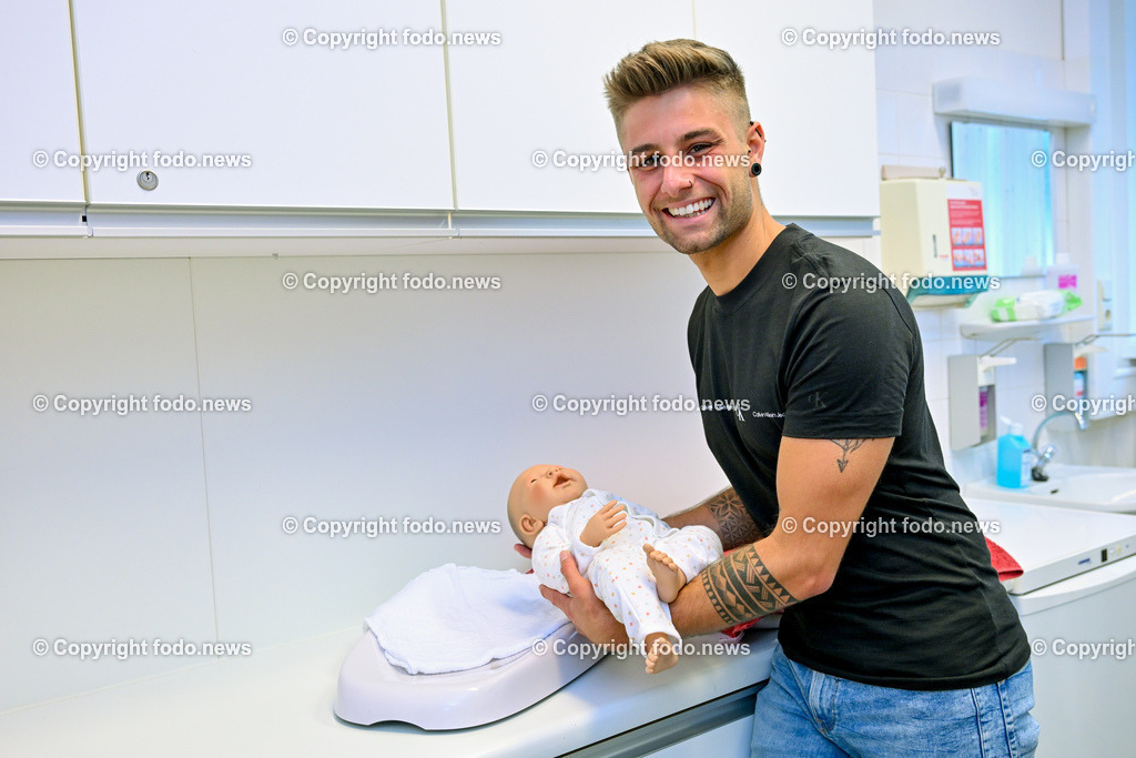 Florian Tomaschko_ Hebamme_ 28.08.2023-15 | 28.8.2023, Linz, AUT, Linz, im Bild Florian Tomaschko (22, maennliche Hebamme)