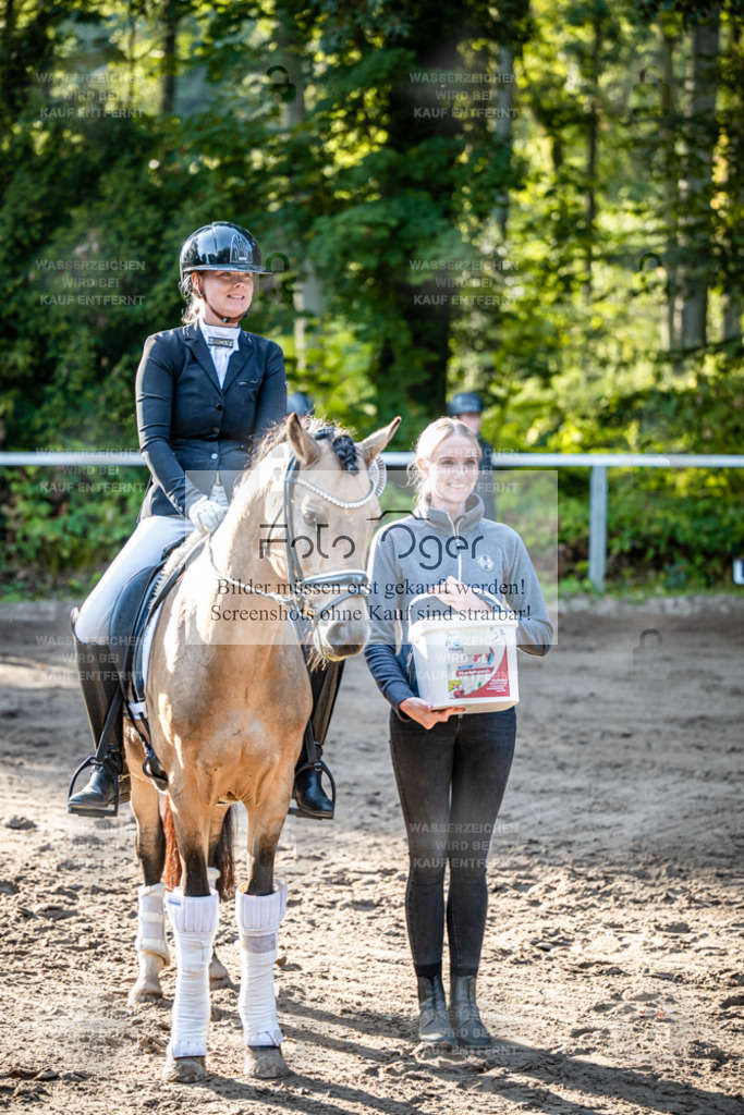 2026-10-Helle-14-0010 | Entdecke hochwertige Reitturnierfotos von Foto Oger. Professionell, emotional und authentisch – jetzt Lieblingsmomente im Shop bestellen.Deutschlandweite Turnierfotografie. - Realisiert mit Pictrs.com
