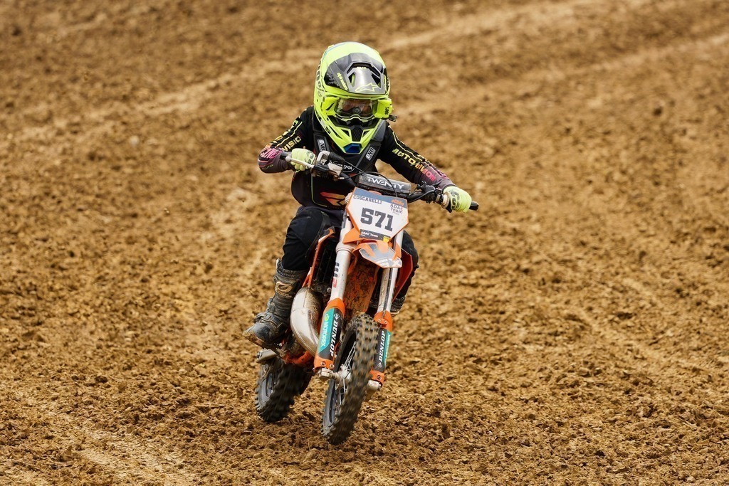 Motocross_Gerstetten_250802_2295 | Fotopresso – Sportfotografie in Heidenheim & Umgebung. Professionelle Sportfotografie für unvergessliche Momente. Dynamische Action-Shots, emotionale Szenen & hochwertige Bilder. - Realisiert mit Pictrs.com