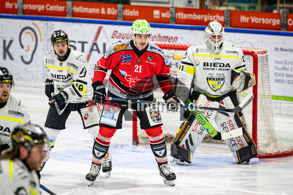 TSV Peißenberg MINERS gegen ERSC Amberg Wild Lions | Eishockey Bayernliga Herren Vorrunde 2024/25, TSV Peißenberg MINERS gegen ERSC Amberg Wild Lions, 20241229,Florian SEELMANN (MINERS 21) vor dem Tor,2024-12-29 in Peißenberg (Eisstadion Peißenberg)Florian SEELMANN (MINERS 21)Copyright: WolfgangxLindner foto-lindner.de