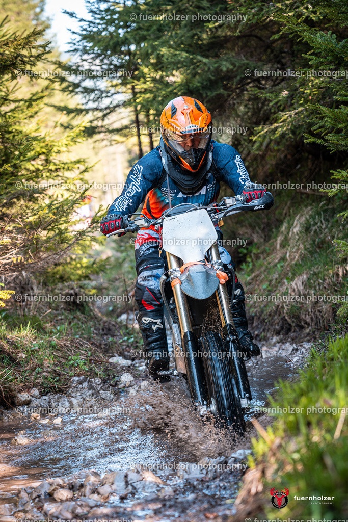fuernholzer_250501-C1-129 | Fotografische Impressionen von der Red Stag Enduro Extreme by fuernholzer-photography.com. Endurosport in Österreich fotografisch festgehalten von fuernholzer. Auftragsfotografie für Private, Gewerbefotos und Industriefotografie. Eventfotografie, Sportfotografie und Motorsportfotografie. Anbieter von Fotoworkshops, Fototraining, fotografischen Vorträgen und Fotoseminaren.
