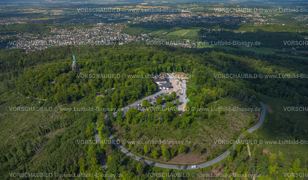 Detmold240505697Hermannsdenkmal_TeutoburgerWald | Luftbild, Hermannsdenkmal, kulturelle Statue des Cheruskerfürsten, nach Entwürfen von Ernst von Bandel, Gastronomie und Besucherzentrum mit Baustelle, Blick nach Hiddesen, Teutoburger Wald, Hiddesen, Detmold, Ostwestfalen, Nordrhein-Westfalen, Deutschland