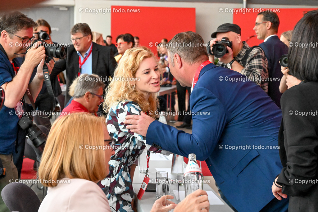 Bundesparteitag SPOE in Linz Design Center_ 03.06.2023-22 | 03.06.2023, Linz, AUT, Bundesparteitag SPOE in Linz Design Center, im Bild Eva-Maria Holzleitner (SP, Frauenvorsitzende), Andi Babler (SP, Bgm. Traiskirchen)