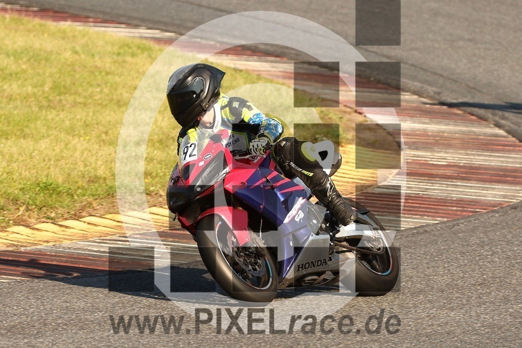 0092-20250909_13304 | Schöne Erinnerungen an spannende Momente - das festzuhalten ist unser Job. PIXELrace.de ist seit 2003 auf den Rennstrecken Europas unterwegs um die Action draußen beim Fahren und die wunderbare Stimmung imm Fahrerlager für euch einzufangen.