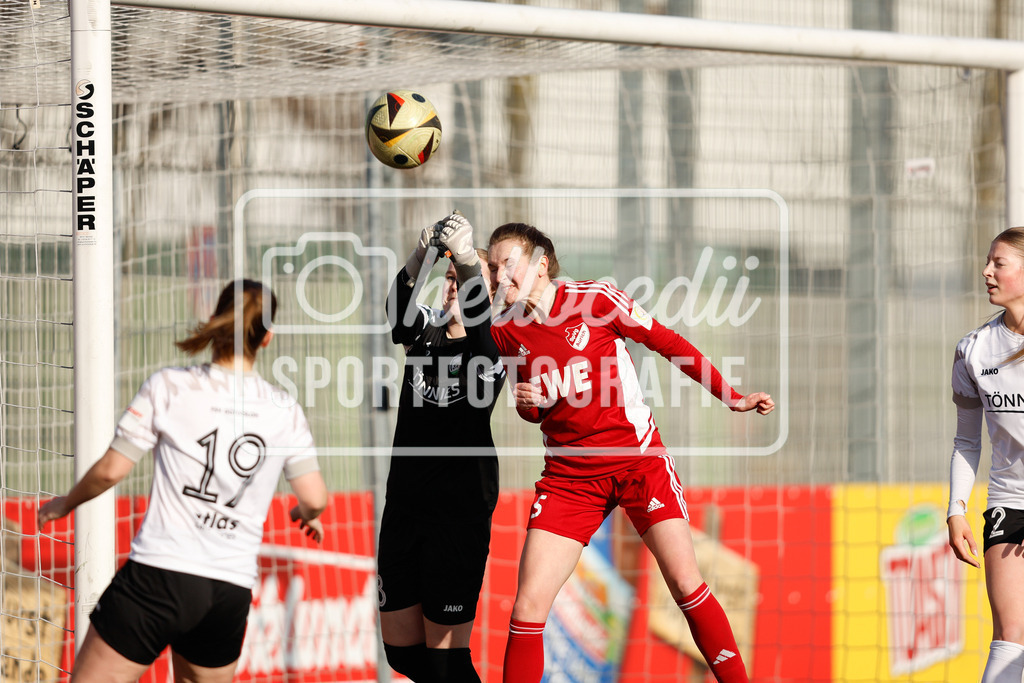 Fußball I Frauen I Saison 2025-2026 I Testspiel I FSV Gütersloh - SpVg Aurich-82 | Magdalena Hankl (5, SpVg Aurich) - Realisiert mit Pictrs.com
