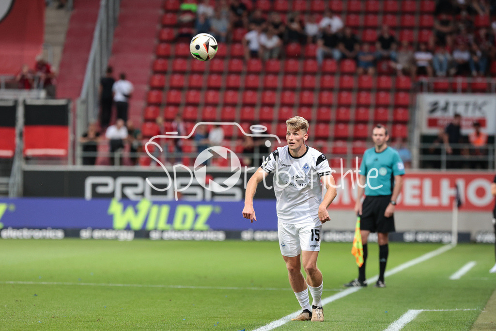 FC Ingolstadt - SV Waldhof Mannheim | Beim Einwurf Malte KARBSTEIN (Waldhof #15) / Freisteller / Einzelfoto
