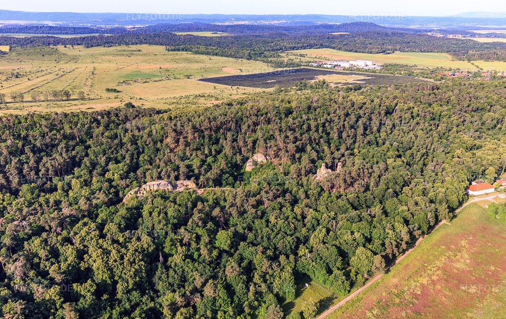 Luftbild: Fünffingerfelsen und Schatten der Hexen, Klusfelsen in Halberstadt im Bundesland Sachsen-Anhalt in Deutschland. Foto: IMG_148251.jpg vom 14.06.2025 durch Werner Riehm/FLY-FOTO.deharzlife.de - Serverfehler und Weiterleitung