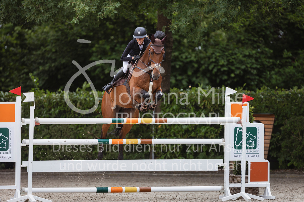 240614_Lemwerder_S1-Springen-541 | Deine schönsten Turniermomente als professionelle Fotos! Entdecke hochwertige Pferdesport-Fotografie im Online-Shop. Jetzt Fotos finden & bestellen!