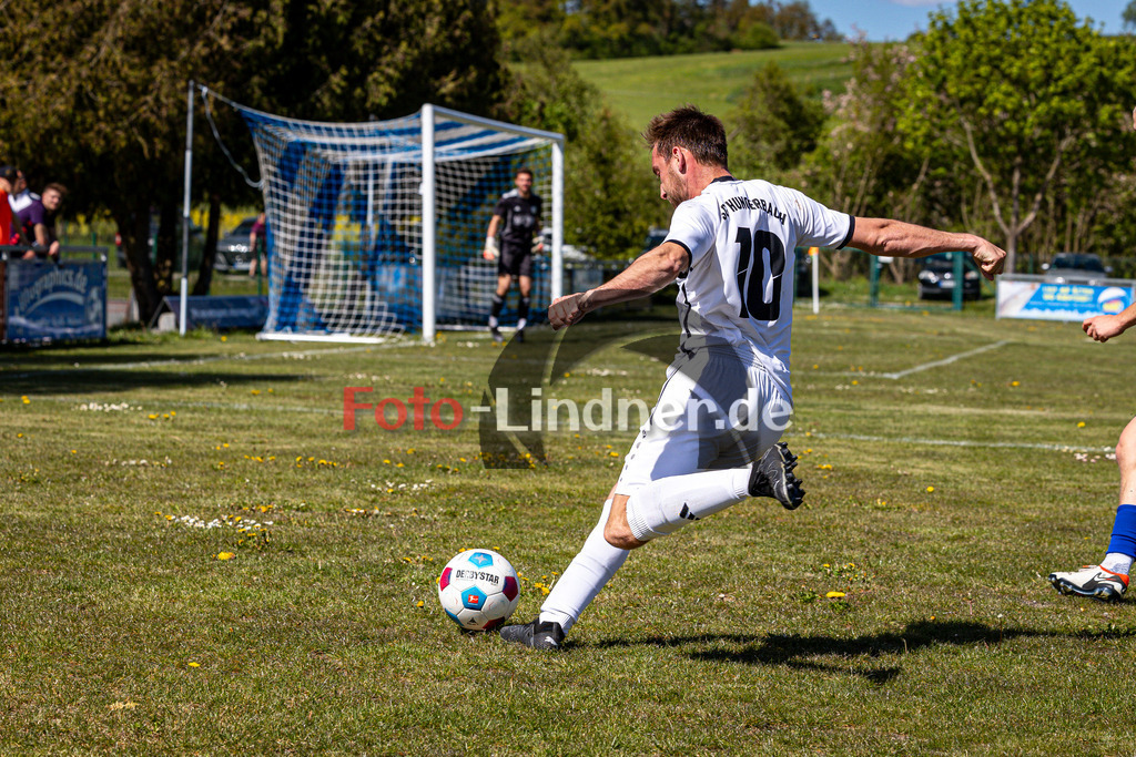 SG Hungerbach vs SV Eurasburg-Beuerberg | Meisterrunde Kreisklasse Gruppe C, SG Hungerbach vs SV Eurasburg-Beuerberg, 20240427,
Schuss Jonas LISTLE (SGH 10),
2024-04-27 in Oberhasuen (Sportplatz Oberhasuen)
10 Jonas LISTLE (SGH 10), 21 Bela BURGER (SVEB 21)
Copyright: WolfgangxLindner www.foto-lindner.de