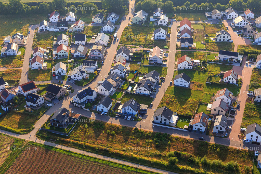 Neubaugebiet K2 | Luftbild: Neubaugebiet K2 in Kandel im Bundesland Rheinland-Pfalz in Deutschland. Foto: IMG_148378.jpg vom 17.06.2025 durch ©2025 Werner Riehm fly-foto.de/copyright - Realisiert mit Pictrs.com