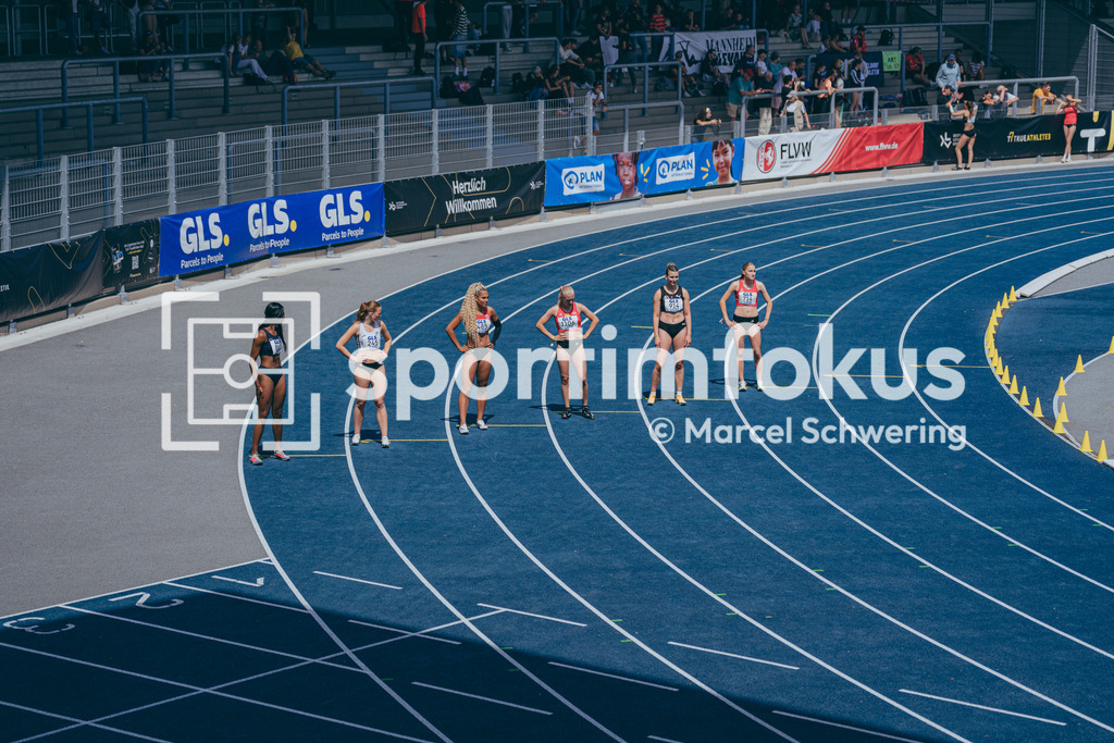 DM U23 U18 Bochum 2026 | Die Wechselzone in der 4x100-Meter-Staffel bei den Deutschen Meisterschaften der U18 &amp; U23 2026 im Lohrheidestadion in Bochum-Wattenscheid. - Realisiert mit Pictrs.com