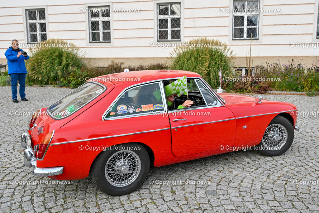 Frauen fuer Frauen_ Charity Oldtimerfahrt_ 04.10.2025-121 | 04.10.2025, Linz, AUT, Oldtimer Charity im Bild Frauen fuer Frauen Oldtimerfahrt, Teilnehmer©Harald Dostal / fodo.media