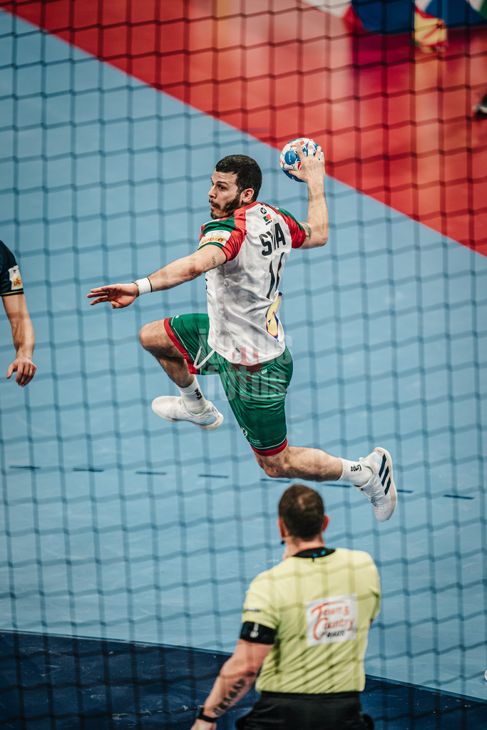 Handball | Herren | EHF EURO 2024 | European Championshop Men 2024 Final Tournament | Schweden vs. Portugal | 21.01.2024 | Diogo Rema Marques (#14, Portugal, POR) beim Wurf