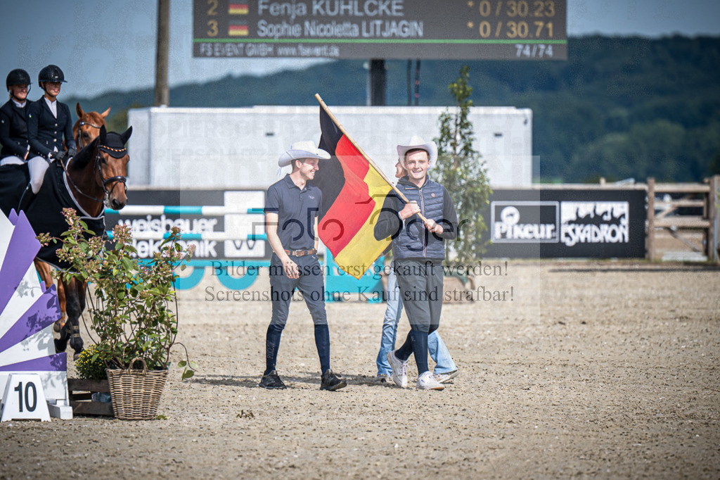 DOS_8452 | Entdecke hochwertige Reitturnierfotos von Foto Oger. Professionell, emotional und authentisch – jetzt Lieblingsmomente im Shop bestellen.Deutschlandweite Turnierfotografie. - Realisiert mit Pictrs.com