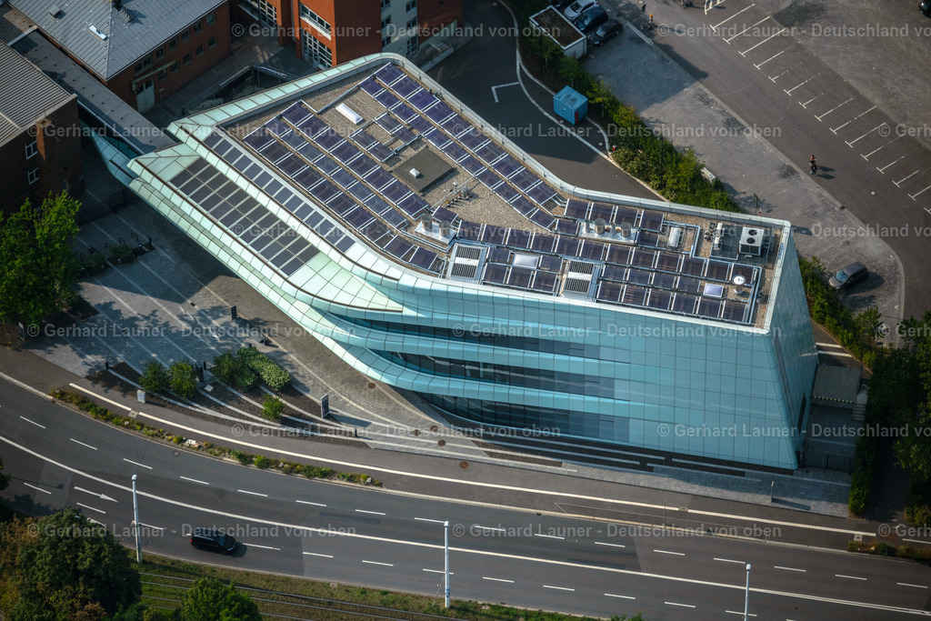 4047662 | WüRZBURG 21.08.2021 Forschungs- Gebäude und Bürokomplex " Fraunhofer-Institut für Silicatforschung ISC " am Neunerplatz im Ortsteil Zellerau in Würzburg im Bundesland Bayern, Deutschland. Weiterführende Informationen bei: Fraunhofer-Institut für Silicatforschung ISC. // Research building and office complex " Fraunhofer-Institut fuer Silicatforschung ISC " on Neunerplatz in the district Zellerau in Wuerzburg in the state Bavaria, Germany. Further information at: Fraunhofer-Institut fuer Silicatforschung ISC. Foto: Gerhard Launer
