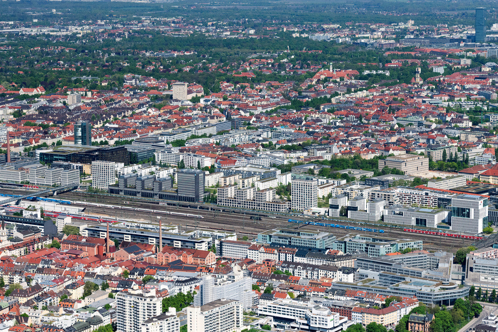 dr__0064217.jpg | MüNCHEN 29.04.2025 Wohn- und Geschäftshaus Viertel " Skygarden " am Arnulfpark an der Bernhard-Wicki-Straße im Ortsteil Maxvorstadt in München im Bundesland Bayern, Deutschland. Weiterführende Informationen bei: CA Immo Deutschland GmbH,  Hadi Teherani Architects GmbH,  OFB Projektentwicklung GmbH,  PWC PricewaterhouseCoopers GmbH,  Ranner Projektmanagement GmbH. // Residential and commercial building district " Skygarden " on Arnulfpark on street Bernhard-Wicki-Strasse in the district Maxvorstadt in Munich in the state Bavaria, Germany. Further information at: CA Immo Deutschland GmbH,  Hadi Teherani Architects GmbH,  OFB Projektentwicklung GmbH,  PWC PricewaterhouseCoopers GmbH,  Ranner Projektmanagement GmbH. Foto: Daniel Reiter