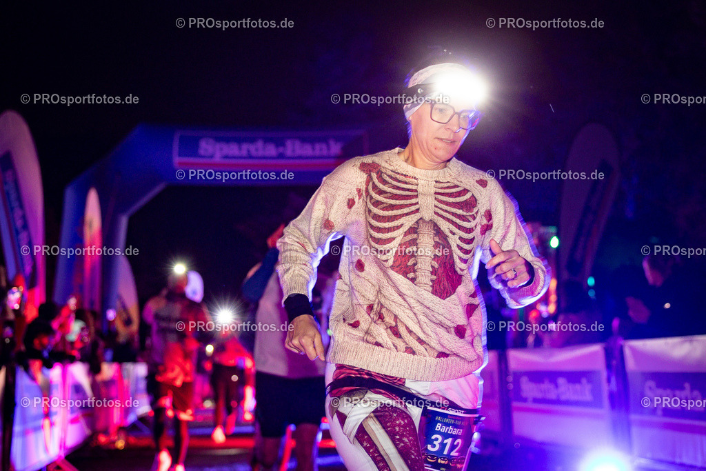 Halloween Run 2025 in Koeln, 31.10.2025 | Impressionen vom Halloween Run 2025 am 31.10.2025 in Koeln (Forstbotanischer Garten Rodenkirchen). Foto: Axel Kohring/Beautiful Sports
