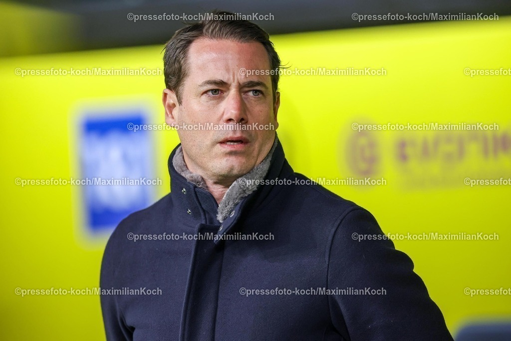 BVB10012502189 | 10.01.2025, Fußball, Borussia Dortmund - Bayer 04 Leverkusen, 1. Fußball Bundesliga, 16. Spieltag, Signal Iduna Park, Saison 2024 2025: Lars Ricken (Geschäftsführer Sport BVB)DFB regulations prohibit any use of photographs as image sequences and or quasi-video.