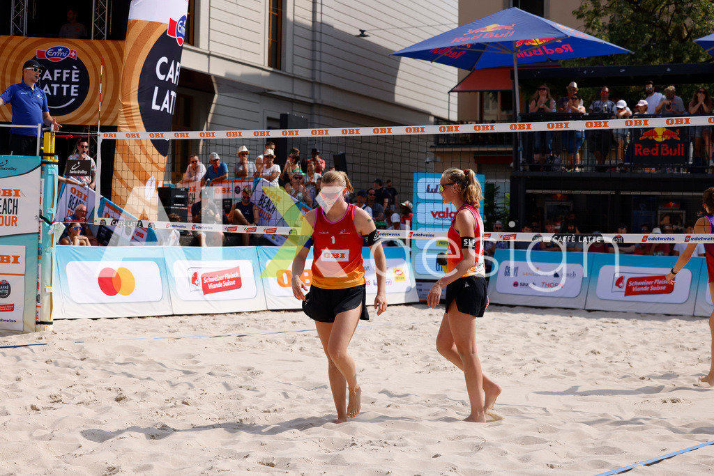 Obi BeachTour 2026 - Basel | BASEL, SWITZERLAND - JULY 19: MURIEL BOSSART (SUI) and LINDA ABBÜHL (SUI) during the Obi BeachTour 2026 match between BOSSART / ABBÜHL (SUI) and FLÜCKIGER / DEMIERRE (SUI) at Barfüsserplatz on July 19, 2026 in Basel, Switzerland. - Realisiert mit Pictrs.com