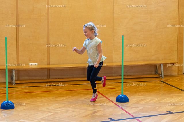 Sport in der Volksschule mit Sabrina Wrann | Bildershop von pixelworld.at - Realisiert mit Pictrs.com