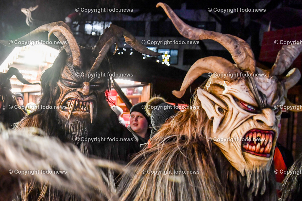 Perchten_ Christkindlmarkt Linz Volksgarten_ 14.12.2022-34 | 14.12.2022, Linz, AUT, Christkindlmarkt Volksgarten Linz, im Bild Perchtenlauf der Linzer Perchten 2022