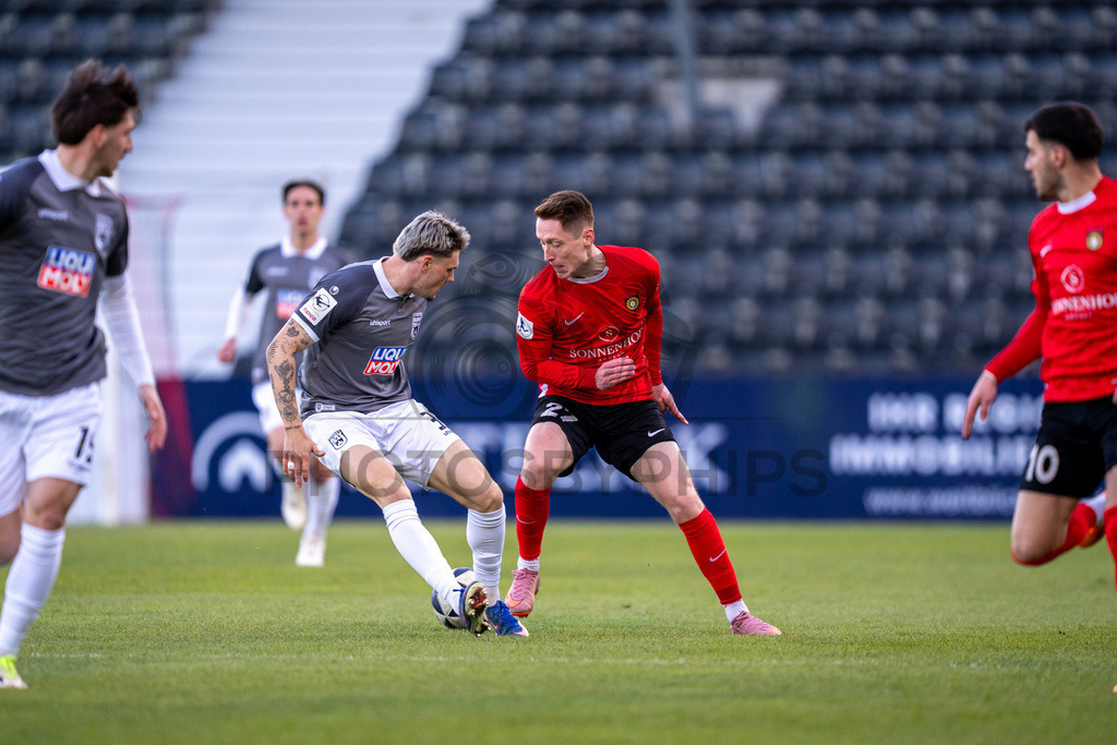 SG Sonnenhof Grossaspach vs. SSV Ulm 1846 Fussball, Fussball, WFV-Pokal, Viertelfinale, 01.04.2026 | Loris Maier (SG Sonnenhof Grossaspach, #27) am Ball,SG Sonnenhof Grossaspach vs. SSV Ulm 1846 Fussball, Fussball, WFV-Pokal, Viertelfinale, 01.04.2026
