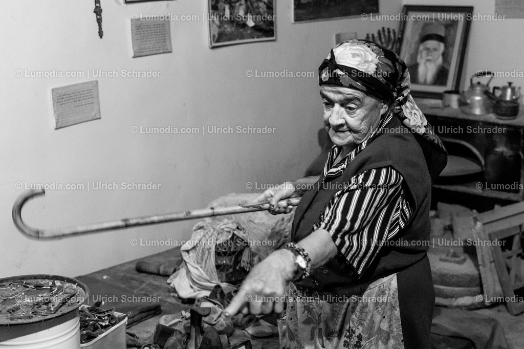201608_Israel-111 | Peki’in im Norden Israels. Die Leiterin des Museums – eigentlich selbst ein Museum: Nach der Überlieferung lebt ihre Familie seit 2000 Jahren an diesem Ort. - Realisiert mit Pictrs.com