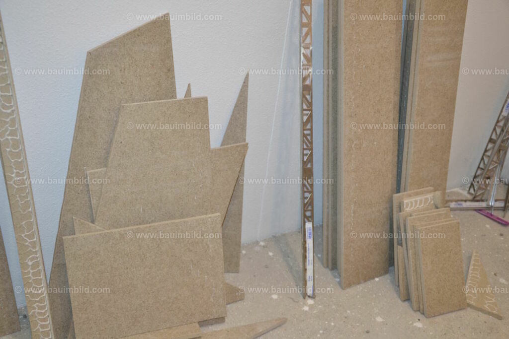 bib-lg21-fliesenlegerarbeiten-0056 | Nach LV-Leistungsgruppen sortierte Detailfotos über den Bau eines Hauses. Alle Hausbau-Bilder direkt vom Urheber und Autor der Website Haus-Selber-Bauen.com