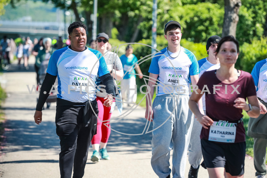 ..... | LINZ,AUSTRIA,27.April 25, Int. 3 Brückenlauf Linz  , Image shows: Photo: WAPICS / Manuel Binder