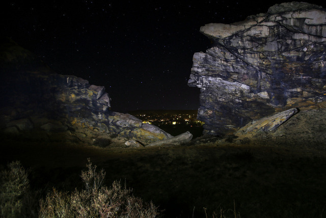Teufelsmauer im Harz bei Nacht | Blick durch die Teufelsmauer im Harz 