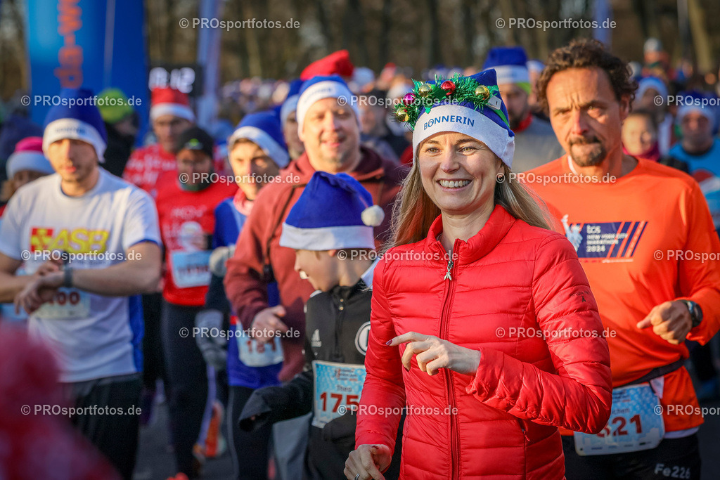 6. Bonner Nikolauslauf; Bonn, 14.12.2025 | Impressionen vom 6. Bonner Nikolauslauf am 14.12.2025 in Bonn (Nordrhein-Westfalen). 