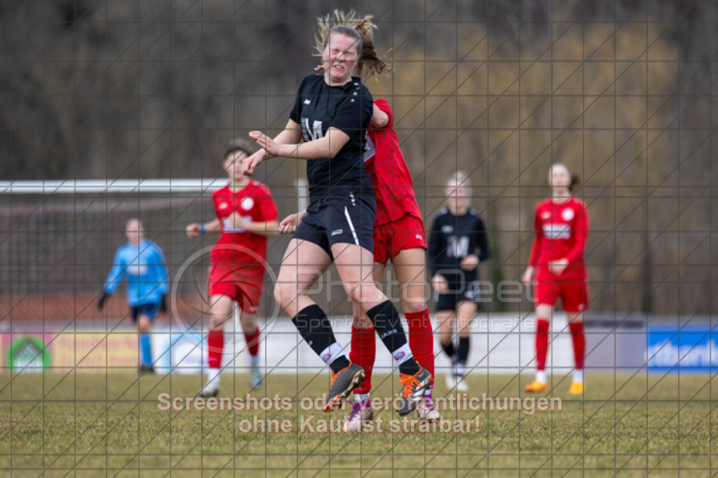 20250223_133558_0256 | #,1.FC Donzdorf (rot) vs. TSV Tettnang (schwarz), Fussball, Frauen-WFV-Pokal Achtelfinale, Saison 2024/2025, Rasenplatz Lautertal Stadion, Süßener Straße 16, 73072 Donzdorf, 23.02.2025 - 13:00 Uhr,Foto: PhotoPeet-Sportfotografie/Peter Harich