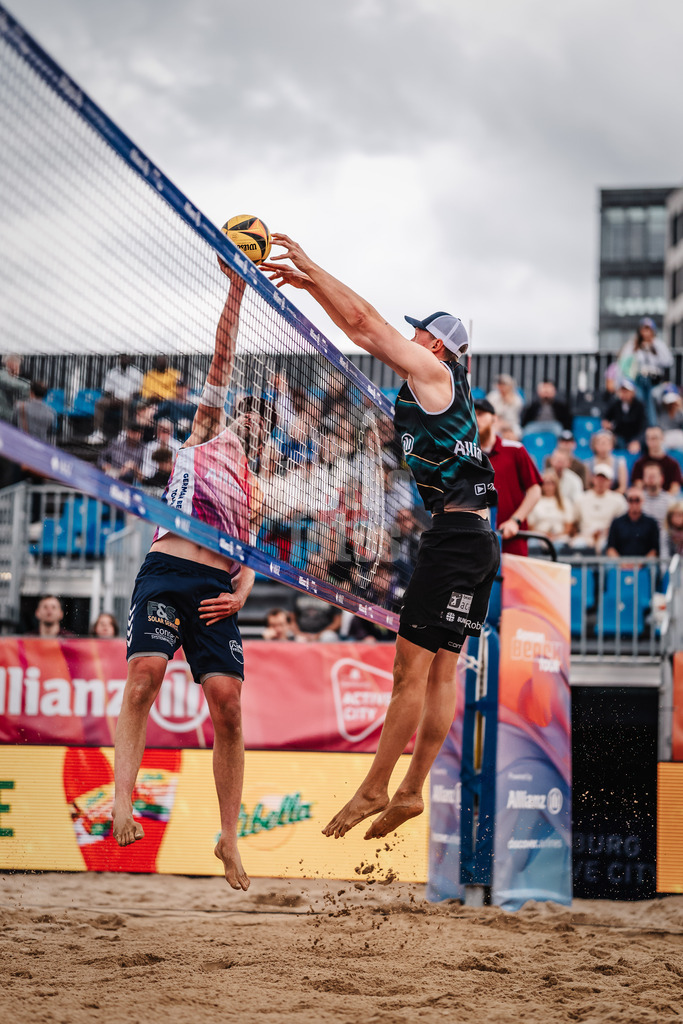Beachvolleyball | Frauen | Allianz German Beach Tour 2025 | Tourstop Hamburg | 30.05.2025 | v.l. Manuel Harms gegen Robin Sowa