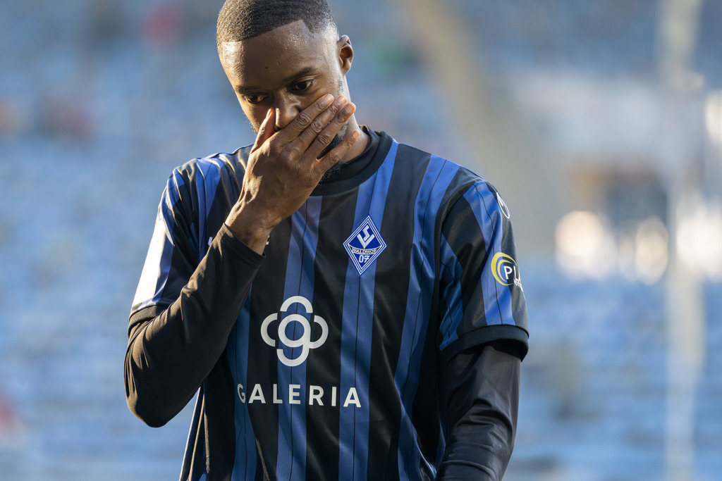 Fußball 3. Liga, Saison 2025/26, 15. Spieltag: Waldhof Mannheim gegen SV Wehen-Wiesbaden | Fußball 3. Liga, Saison 2025/26, 15. Spieltag: Waldhof Mannheim gegen SV Wehen-Wiesbaden***Bild: Adama Diakhaby (27, Mannheim) - Realisiert mit Pictrs.com