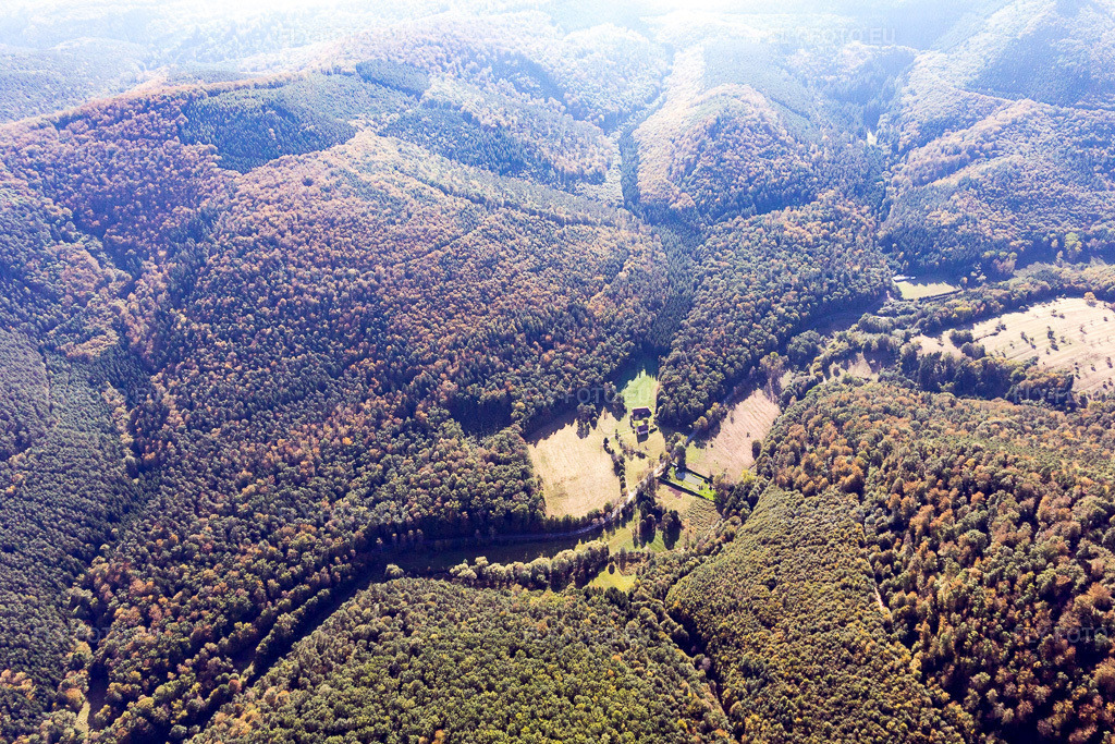 Vue aérienne: Vue de la ville à Niedersteinbach dans le département Bas Rhin, France. Photo: IMG_095087.jpg prise le 16/10/2016 par Werner Riehm/FLY-FOTO.eu – Résolution de l'original: 4894 x 3263 px