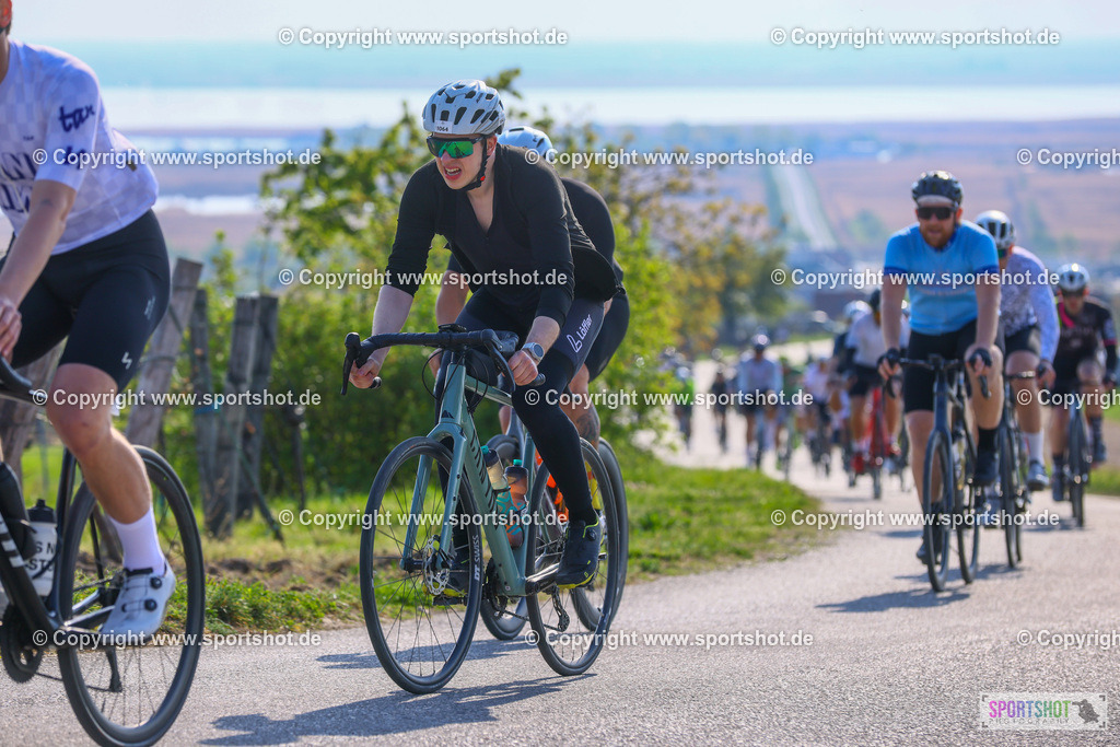 TRA_0170 | Neusiedlersee Radmarathon 2026@sportshot_your_pictrs #yourpictures#roadtowm2029 #nrm #neusiedlerseeradmarathon #neusiedlersee #neusiedlerseetourismus #burgenland #mörbisch #nrm26 #burgenlandtourismus #voglundco #poweredbyburgenlandtourismus #radsport #rad #marathon #ucigranfondo #visitburgenland #ucigranfondoworldseries