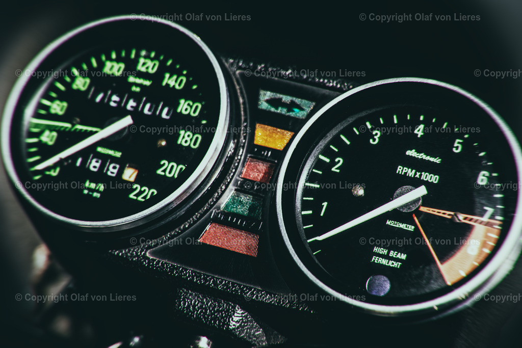 Tacho_2900_2058 | Fotostudio von Lieres Wedemark - hier können Sie von uns erstellte Wandbilder direkt bestellen. Das Angebot wird laufend erweitert.