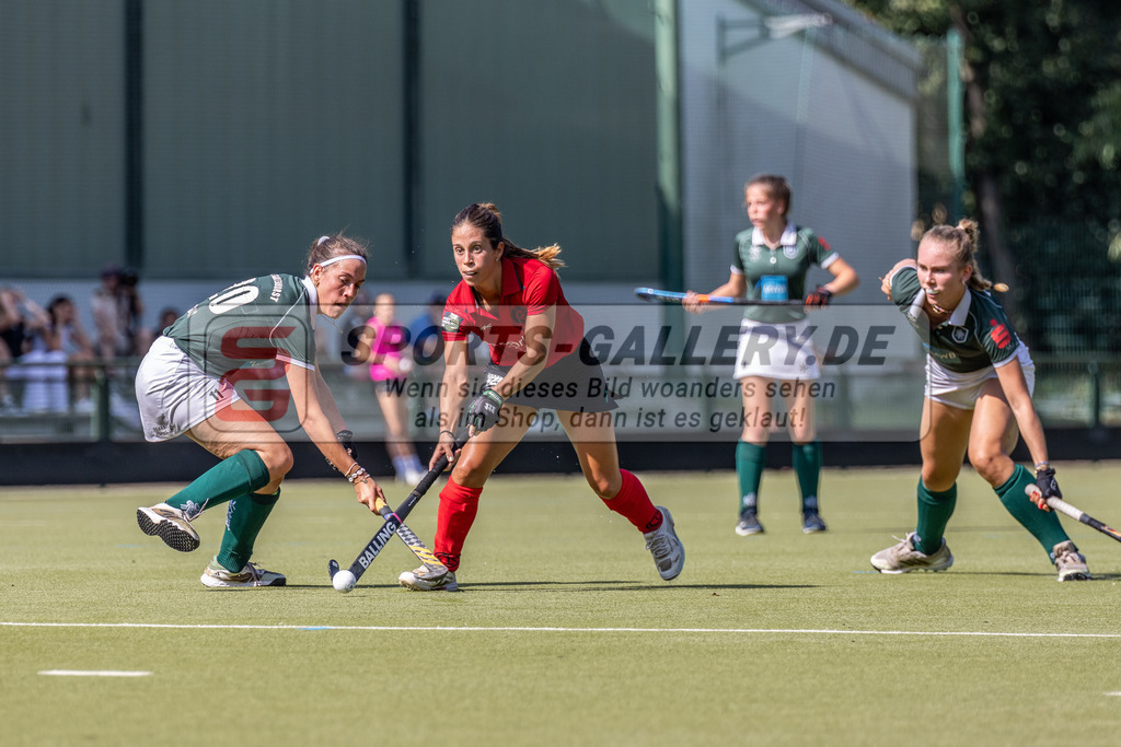 MJ_2023-09-10_F_CR-UHTC-39 | Lucia Cocaro (Club Raffelberg #7) & Kim Guyet (Uhlenhorst Mülheim #20), Club Raffelberg - Uhlenhorst Mülheim am 10.9.2023 in der Sportanlage Club Raffelberg, Duisburg