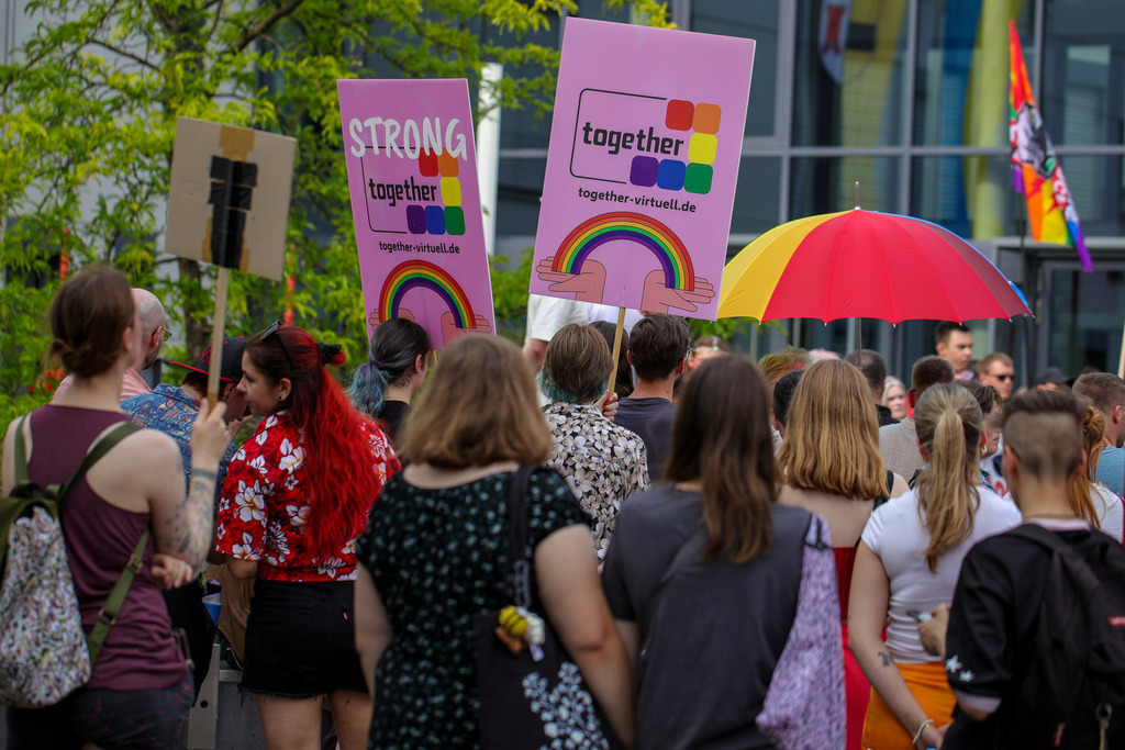 CSD_Moers_190725_124 | Bildergalerie von Sport-Ereignissen aber auch von weiteren spannenden Dingen - nicht nur vom Niederrhein. In Anlehnung an den bekannten Spruch von Hanns Dieter Hüsch heißt das Motto: "Niederrhein ist überall".  - Realisiert mit Pictrs.com