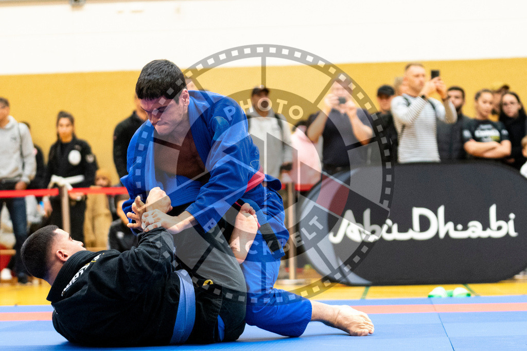 20231118PBB10584 | Fighters compete during the AJP Tour 600 Frankfurt Championship in Frankfurt/Main, Germany, on November 18, 2023.