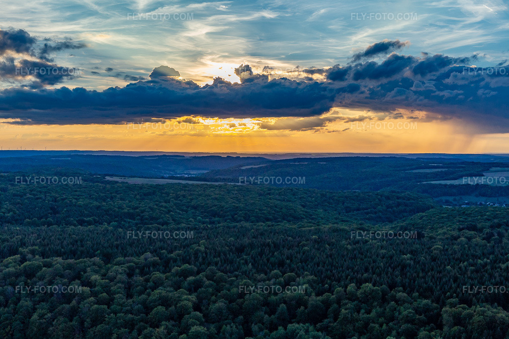 Aerial view: Sunset in Sailly in the state Haute Marne, France. – Photo: IMG_134327.jpg taken on 09/03/2022 by Werner Riehm/FLY-FOTO.com – Resolution of the original: 5366 x 3577 px