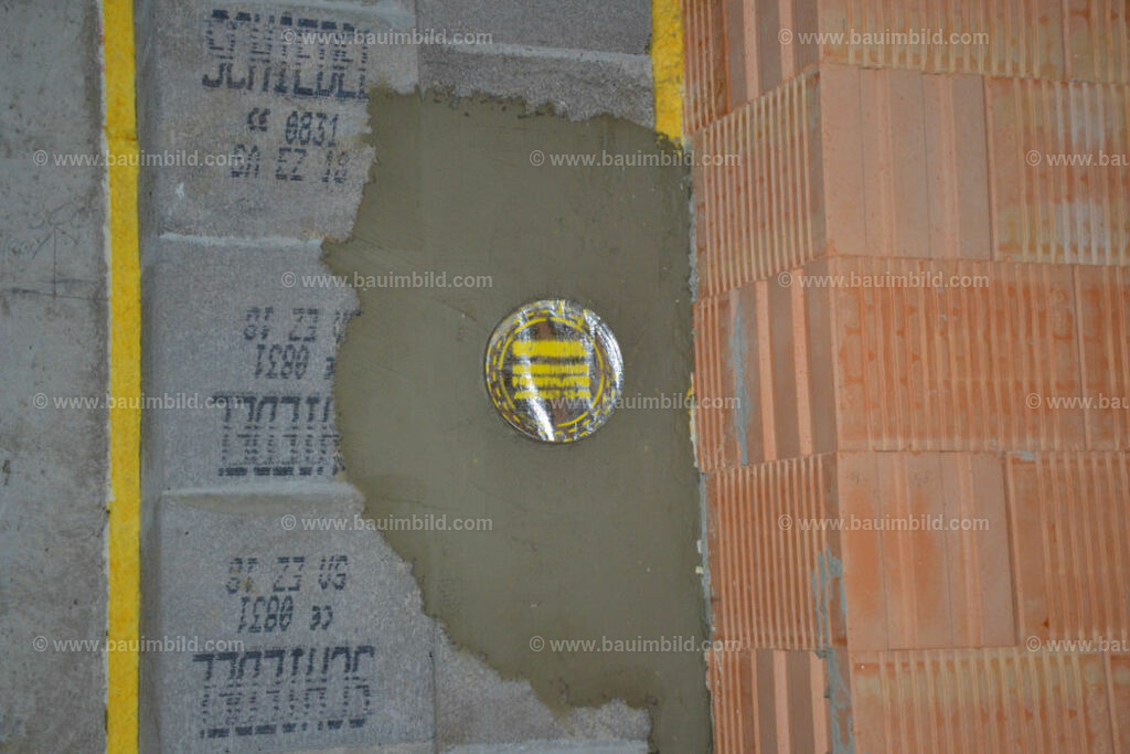 bib-lg08-schornstein-0079 | Nach LV-Leistungsgruppen sortierte Detailfotos über den Bau eines Hauses. Alle Hausbau-Bilder direkt vom Urheber und Autor der Website Haus-Selber-Bauen.com