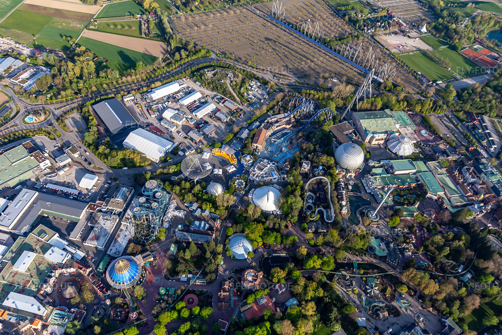 Luftbild: Wegen Corona-Lockdown geschlossener Eurosat CanCan Coaster im Freizeitpark Europa-Park in Rust im Bundesland Baden-Württemberg in Deutschland. Foto: IMG_126634.jpg vom 25.04.2021 durch Werner Riehm/FLY-FOTO.de